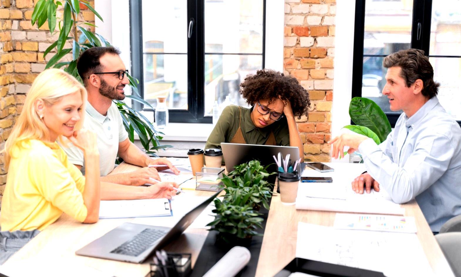 Kreative Arbeitsatmosphäre im Studienprogramm